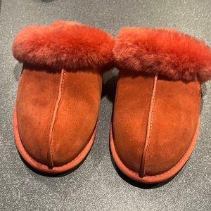 Ugg slippers size 5